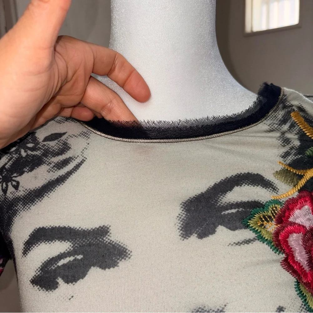 Desigual Graphic Portrait Top Women Medium Artsy Boho Y2K Embroidered Tee - Picture 4 of 11